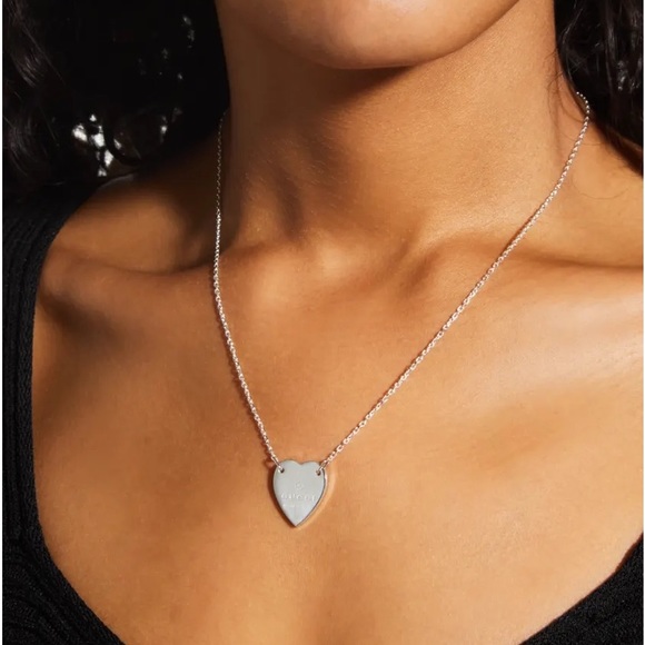 Like New Gucci TRADEMARK NECKLACE WITH HEART PENDANT - Picture 3 of 6